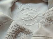 Embroidered linen sheet, monogram: GS, bobbin lace