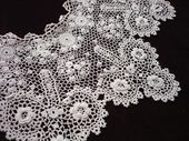 Collar in guipure French lace
