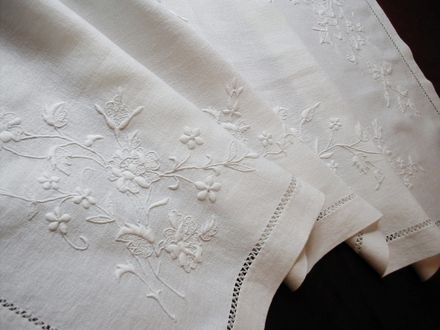vintage lace table runner