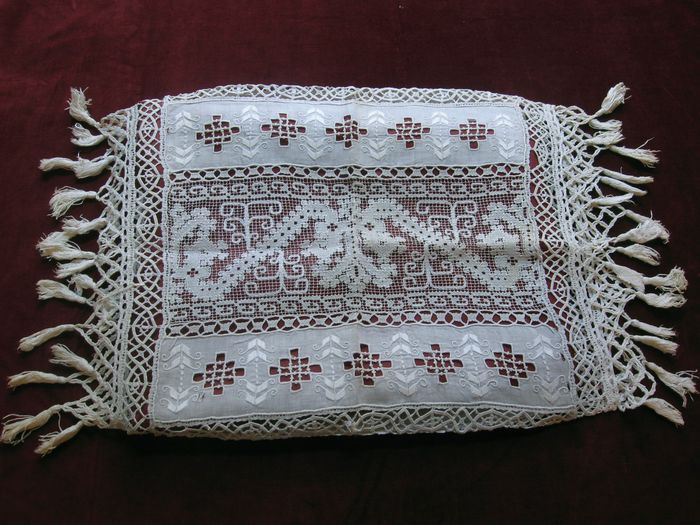 Decorative pillowcase, color: ecru ,material:linen batiste