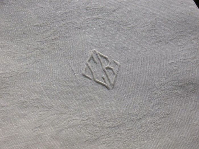 8 damask dinner napkins, monogram: cb