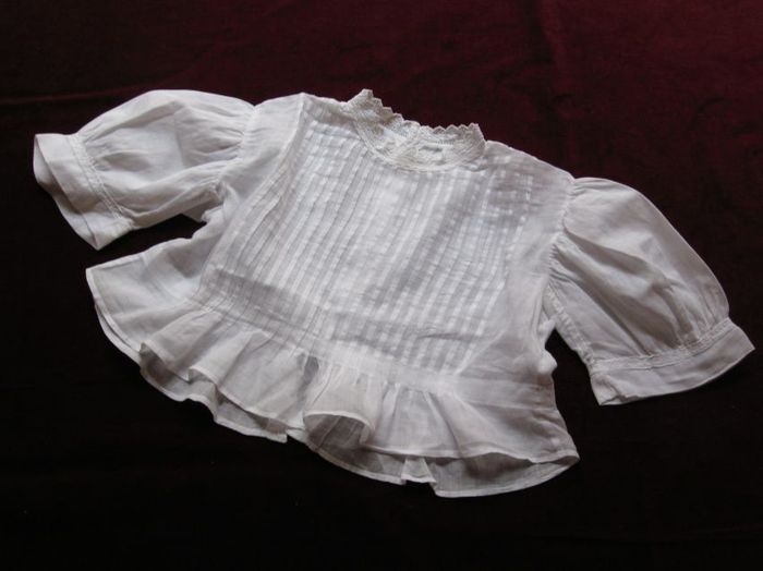 White baby blouse in cotton voile 1930