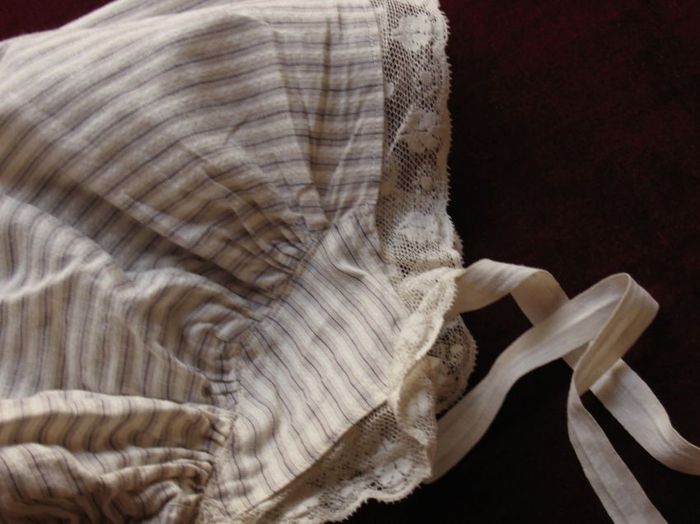 Antique young girl's bonnet