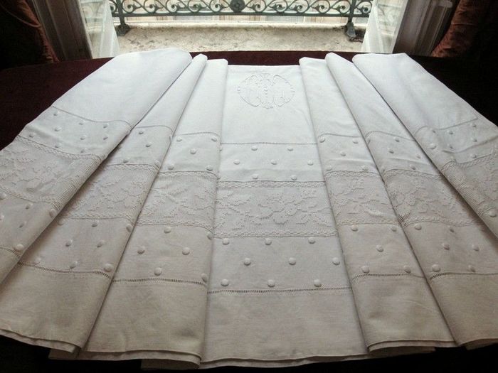 Linen sheet, monogram: cl, lace embroidery