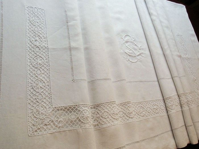 Embroidered linen sheet, monogram: GS, bobbin lace
