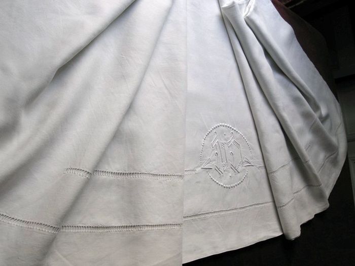 Art deco  fine linen sheet, monogram: md