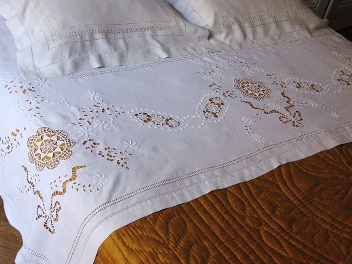 Antique wedding sheet, Embroidery: english cut work