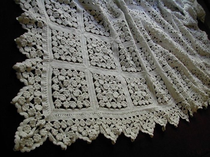 Vintage crocheted bedspread, motif: checkerboard