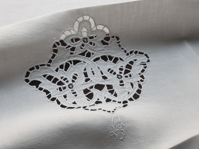 fine French linens cutwork embroidered napkins