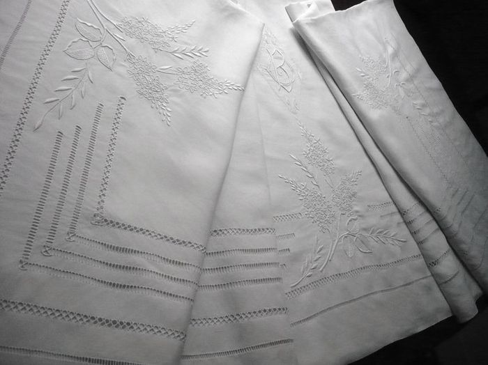 Antique linen sheet, Monogram: OB, Motif: lilacs