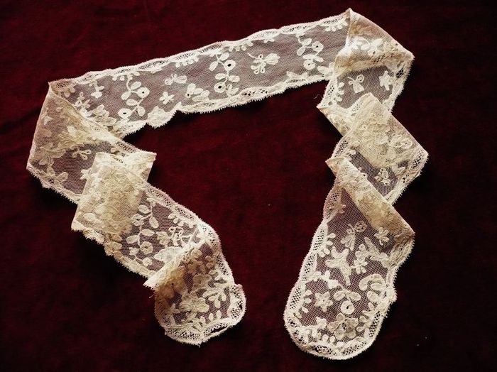 Antique Brussel Lace Barbe
