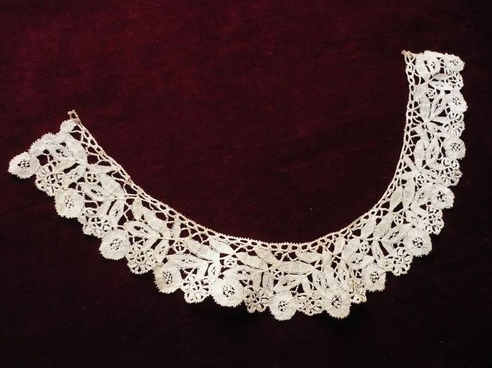 Bruges Lace Collar 1900