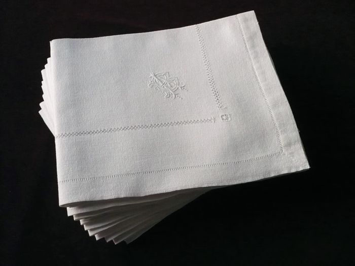 12 large franch damask napkins, monogram AB