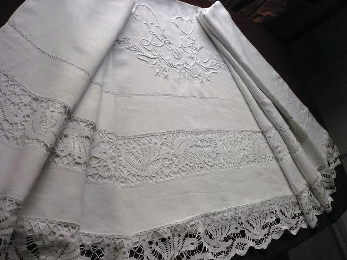Splendid antique embroidered linen sheet, monogram DL