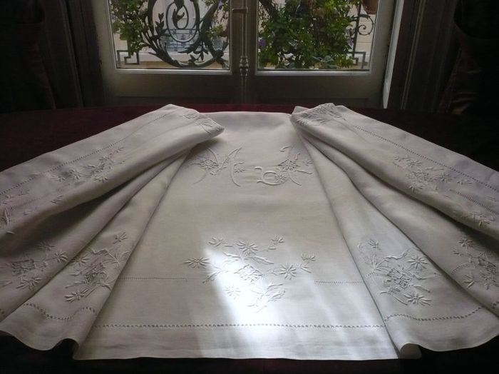 Spectacular marriage sheet, monogram MJ