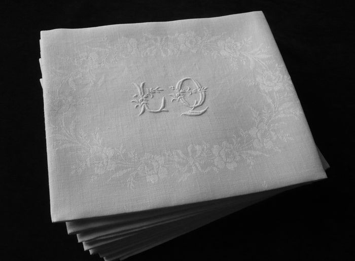 Set of 8 damask napkins, monogram: LQ