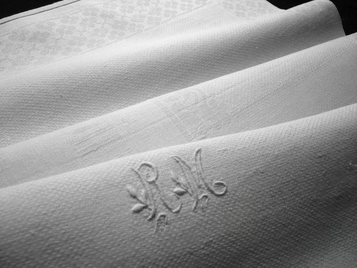 fine linen damask fingertip towels monogram RM