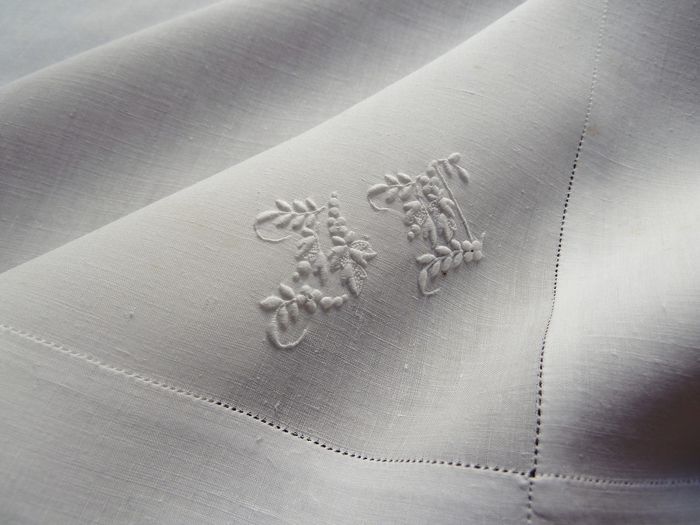 bridal handkerchief Richelieu embroidery
