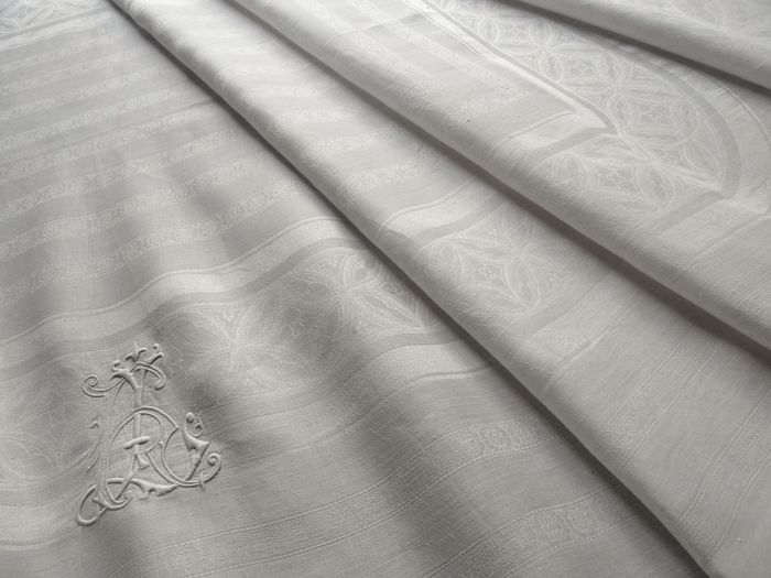 linen banquet tablecloth and napkin set monogram LH