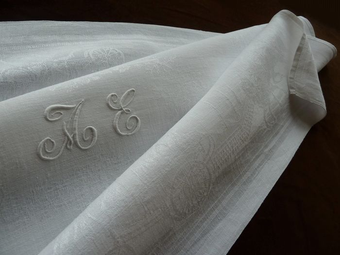 luxury linen damask table linens figural motif